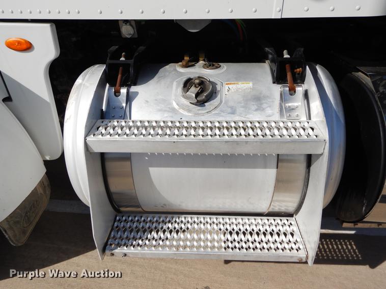 image for item DC0198 2013 Peterbilt 365 roll off truck