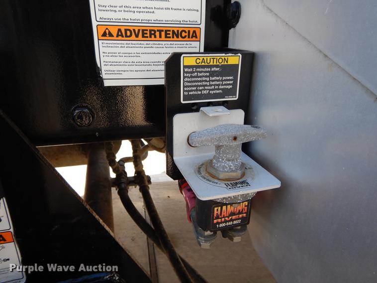 image for item DC0198 2013 Peterbilt 365 roll off truck