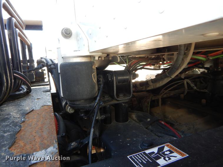 image for item DC0198 2013 Peterbilt 365 roll off truck