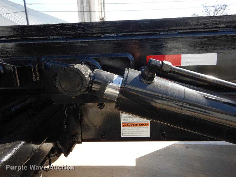 image for item DC0198 2013 Peterbilt 365 roll off truck