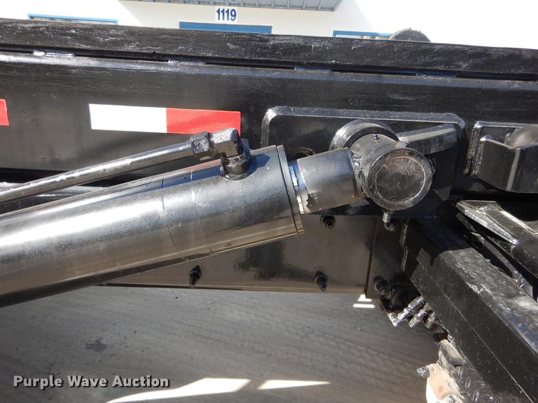 image for item DC0198 2013 Peterbilt 365 roll off truck