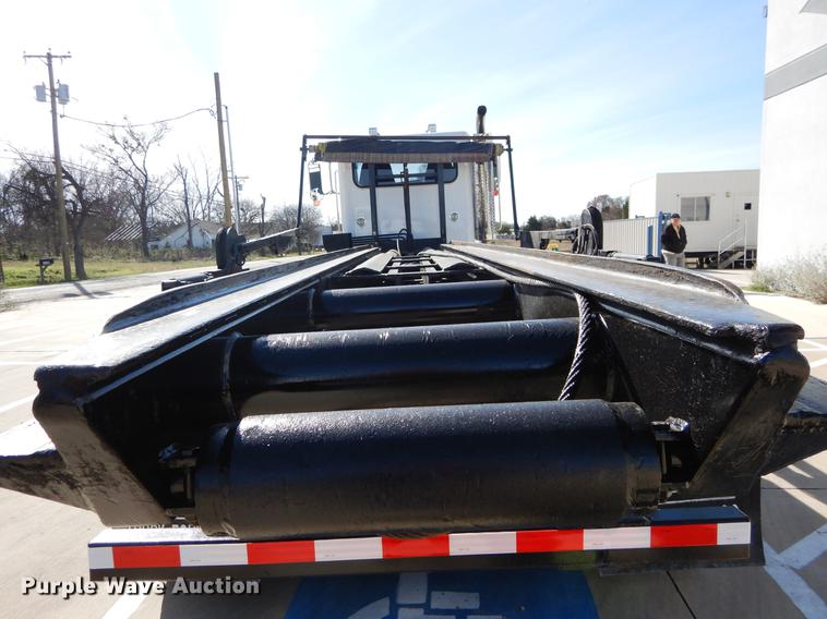 image for item DC0198 2013 Peterbilt 365 roll off truck