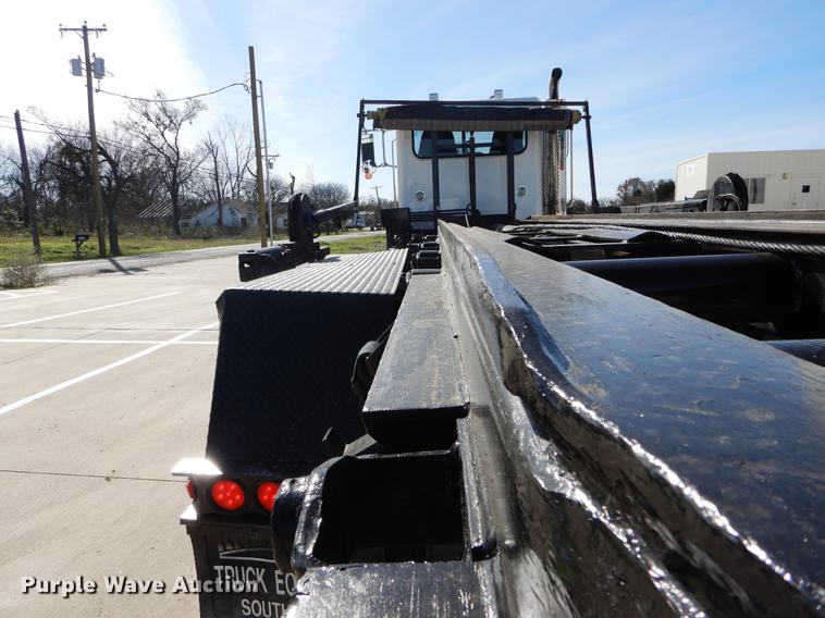 image for item DC0198 2013 Peterbilt 365 roll off truck