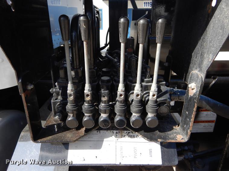 image for item DC0198 2013 Peterbilt 365 roll off truck