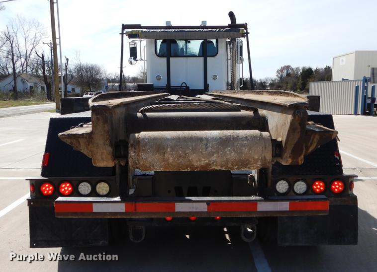 image for item DC0202 2012 Peterbilt 365 roll off truck