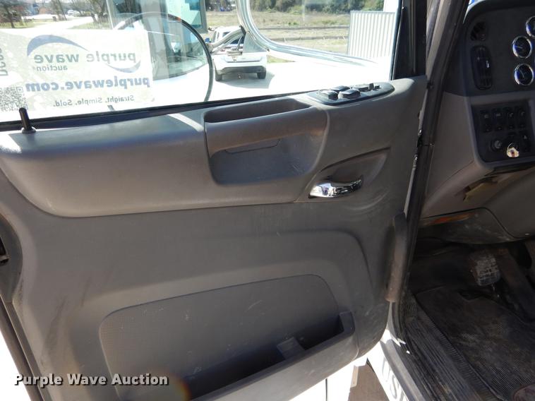 image for item DC0202 2012 Peterbilt 365 roll off truck