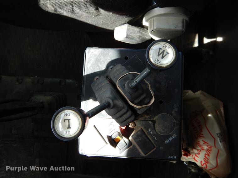 image for item DC0202 2012 Peterbilt 365 roll off truck