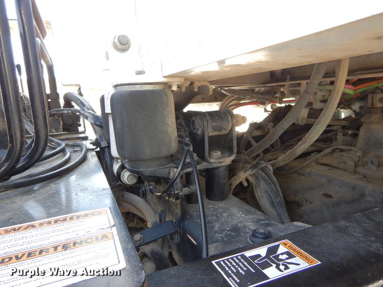 image for item DC0202 2012 Peterbilt 365 roll off truck