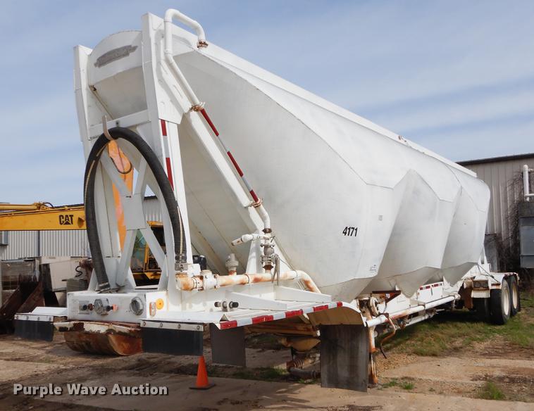 image for item DC0203 1980 Trailmobile tank trailer