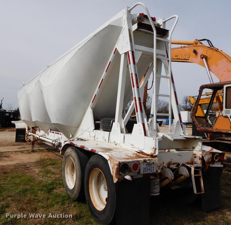 image for item DC0203 1980 Trailmobile tank trailer