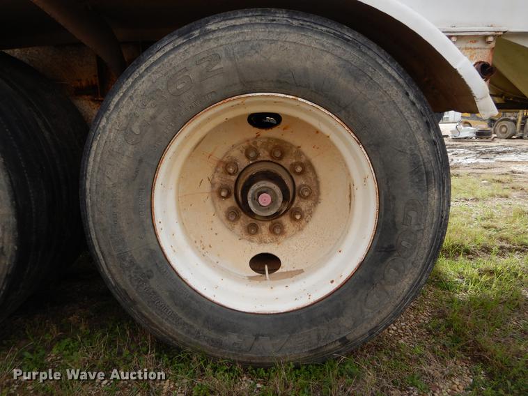 image for item DC0203 1980 Trailmobile tank trailer