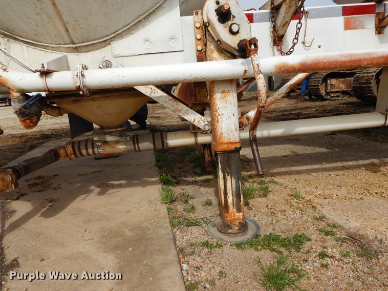 image for item DC0203 1980 Trailmobile tank trailer