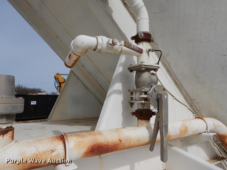 image for item DC0203 1980 Trailmobile tank trailer