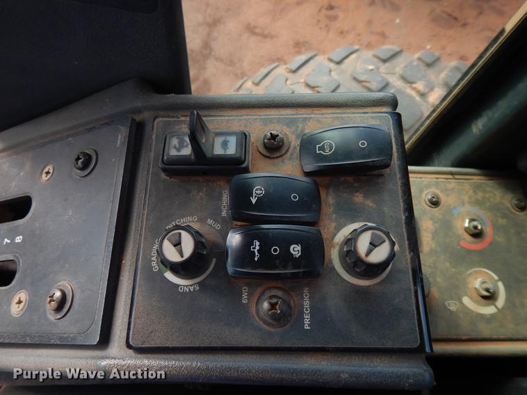 image for item DD3640 2009 John Deere 772D motor grader