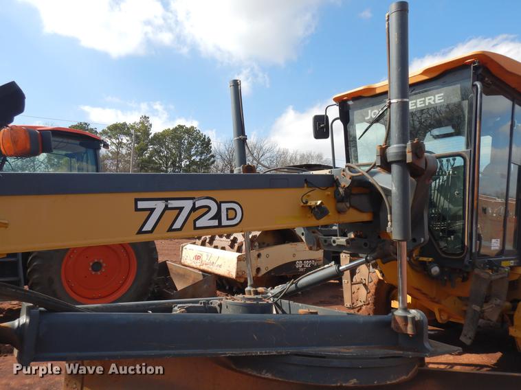 image for item DD3640 2009 John Deere 772D motor grader
