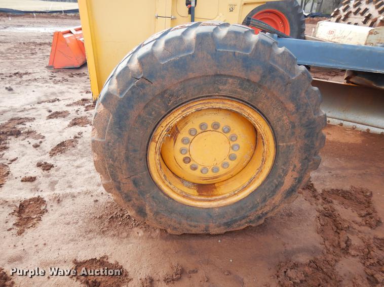 image for item DD3640 2009 John Deere 772D motor grader