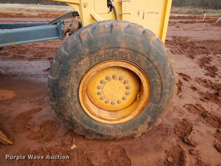 image for item DD3640 2009 John Deere 772D motor grader