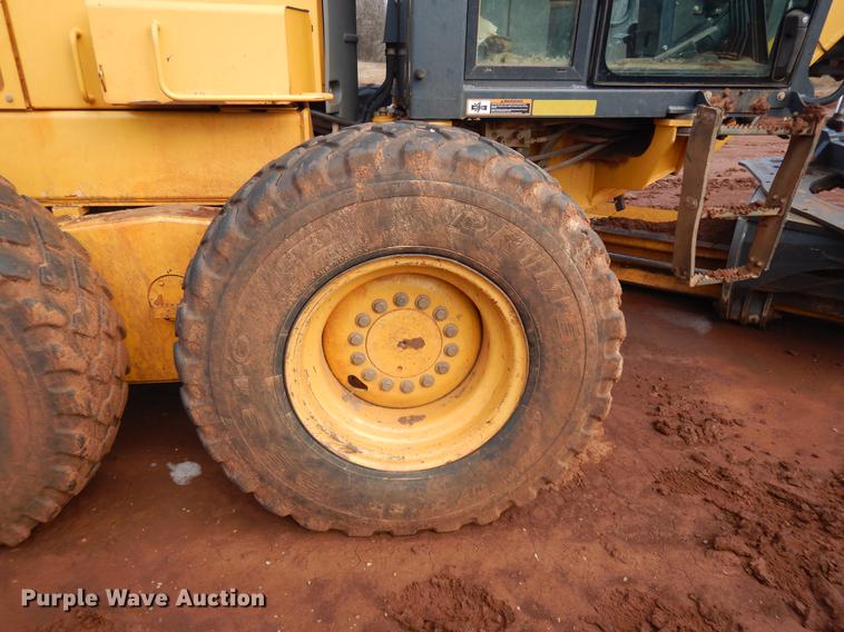 image for item DD3640 2009 John Deere 772D motor grader