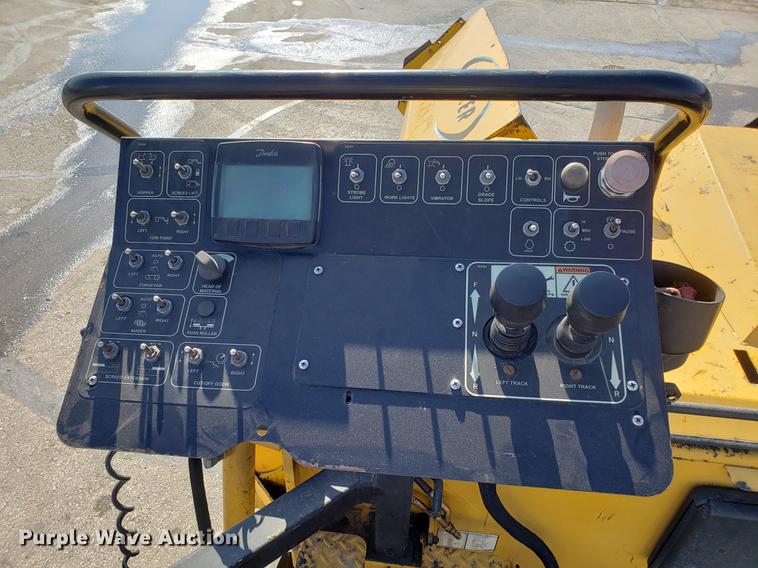 image for item DD3943 2014 Weiler P385A paver