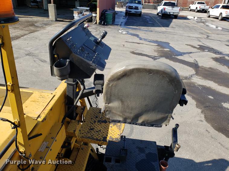 image for item DD3943 2014 Weiler P385A paver