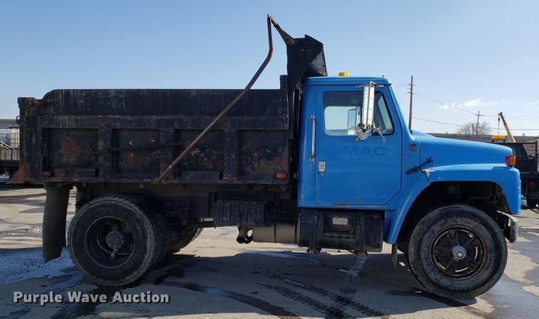 image for item DD3945 1986 International 1954 dump truck