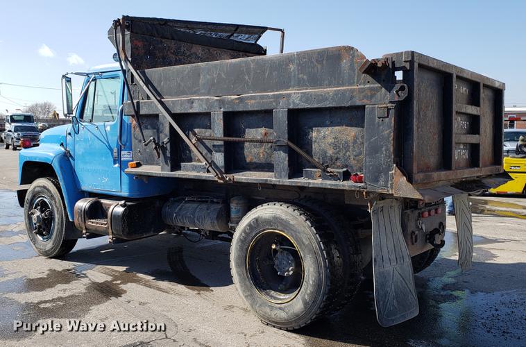 image for item DD3945 1986 International 1954 dump truck