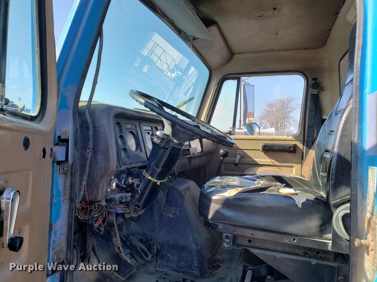 image for item DD3945 1986 International 1954 dump truck