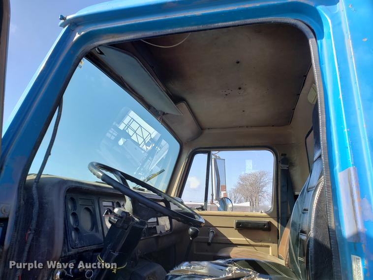 image for item DD3945 1986 International 1954 dump truck