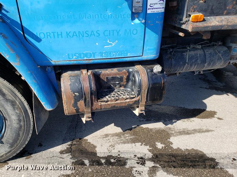 image for item DD3945 1986 International 1954 dump truck