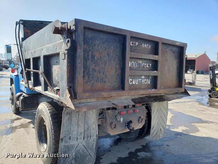 image for item DD3945 1986 International 1954 dump truck
