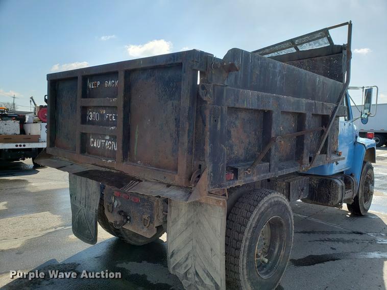 image for item DD3945 1986 International 1954 dump truck