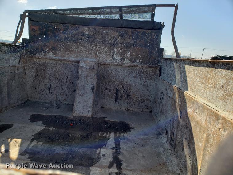 image for item DD3945 1986 International 1954 dump truck