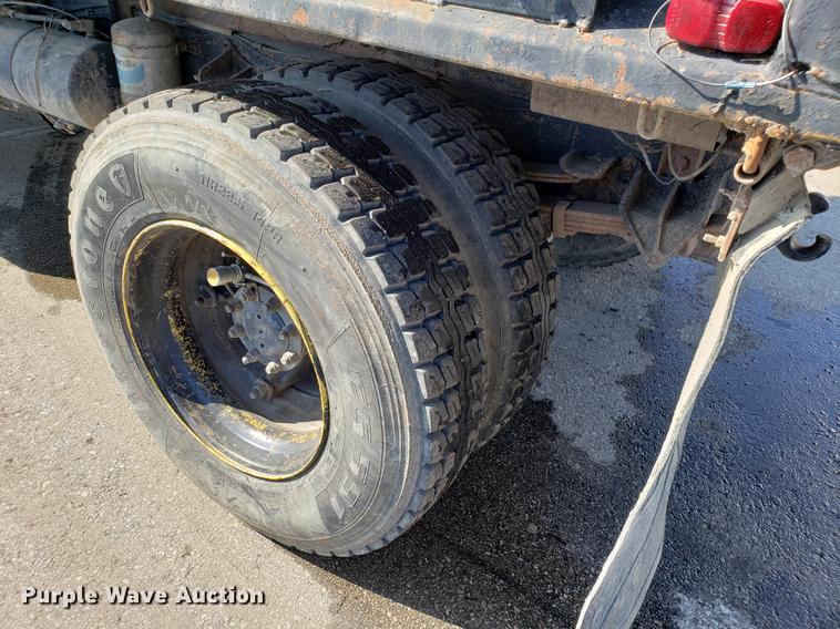 image for item DD3945 1986 International 1954 dump truck