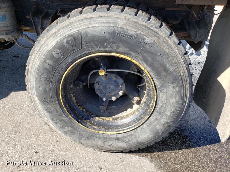 image for item DD3945 1986 International 1954 dump truck