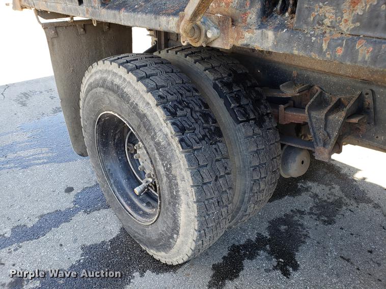 image for item DD3945 1986 International 1954 dump truck