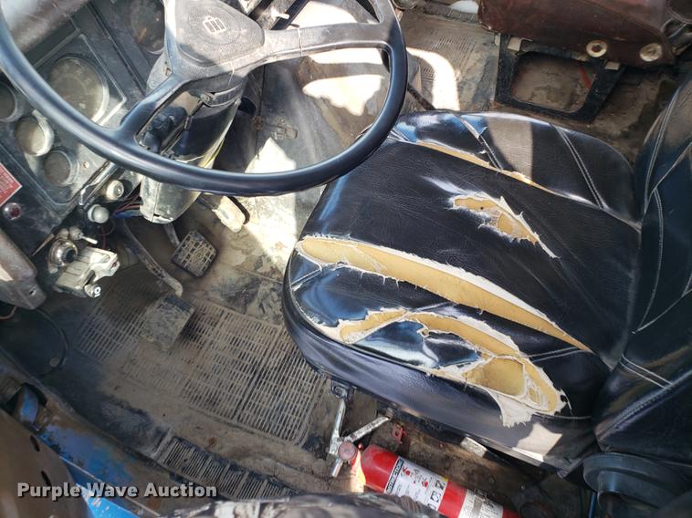 image for item DD3945 1986 International 1954 dump truck