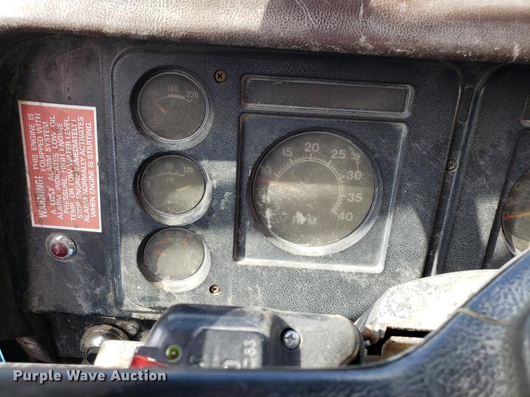 image for item DD3945 1986 International 1954 dump truck