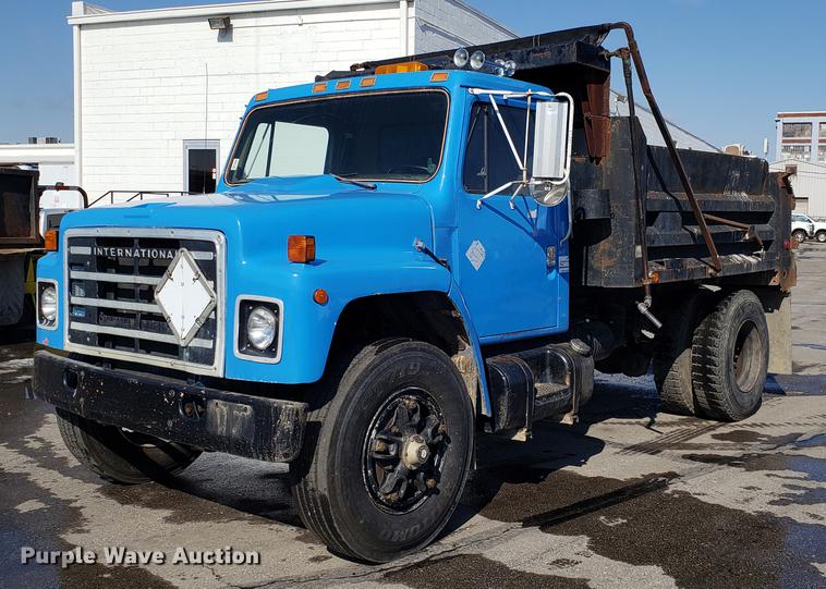 image for item DD3947 1986 International 1954 dump truck