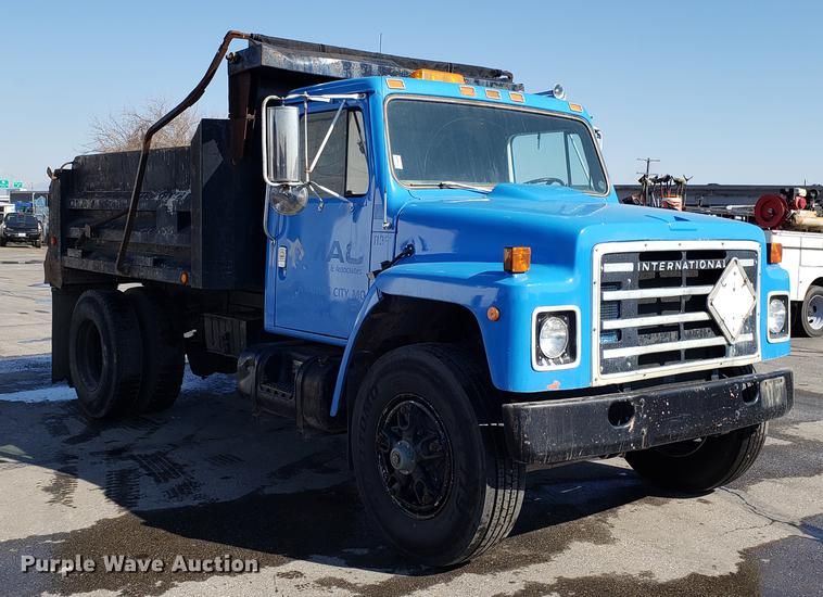 image for item DD3947 1986 International 1954 dump truck