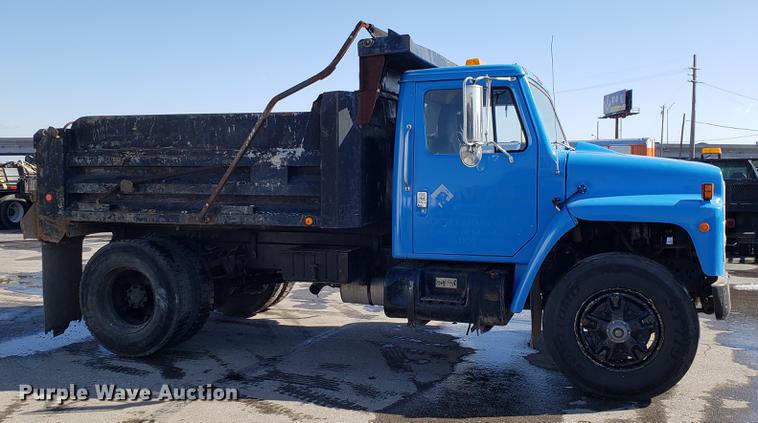 image for item DD3947 1986 International 1954 dump truck