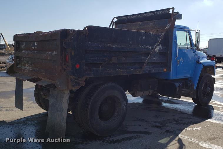 image for item DD3947 1986 International 1954 dump truck