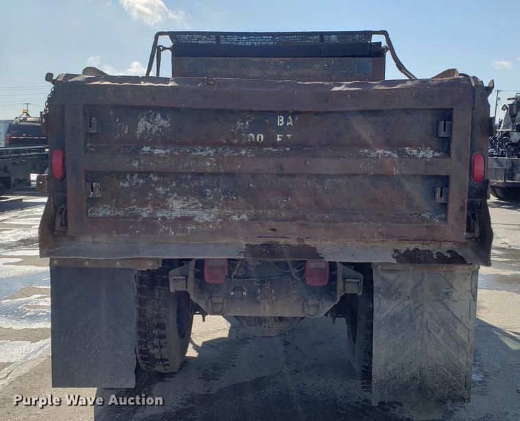 image for item DD3947 1986 International 1954 dump truck
