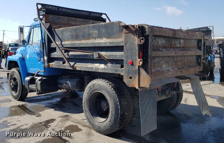 image for item DD3947 1986 International 1954 dump truck