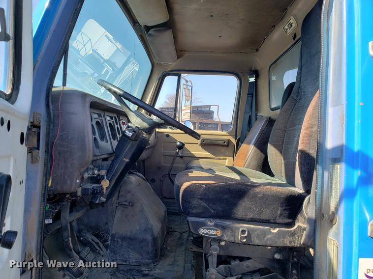 image for item DD3947 1986 International 1954 dump truck