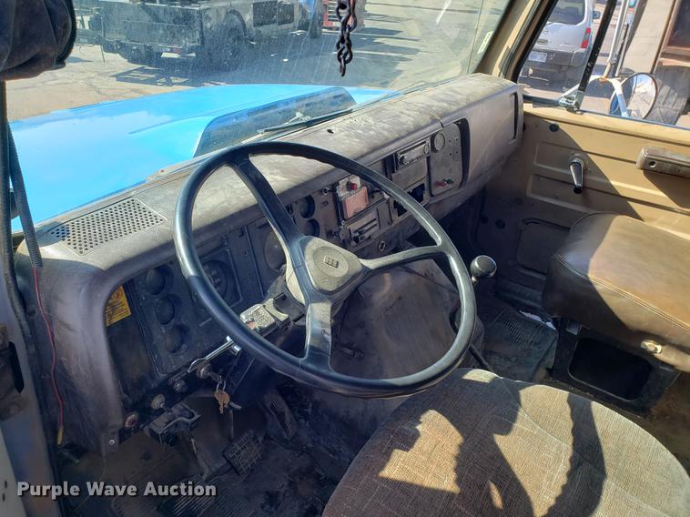 image for item DD3947 1986 International 1954 dump truck