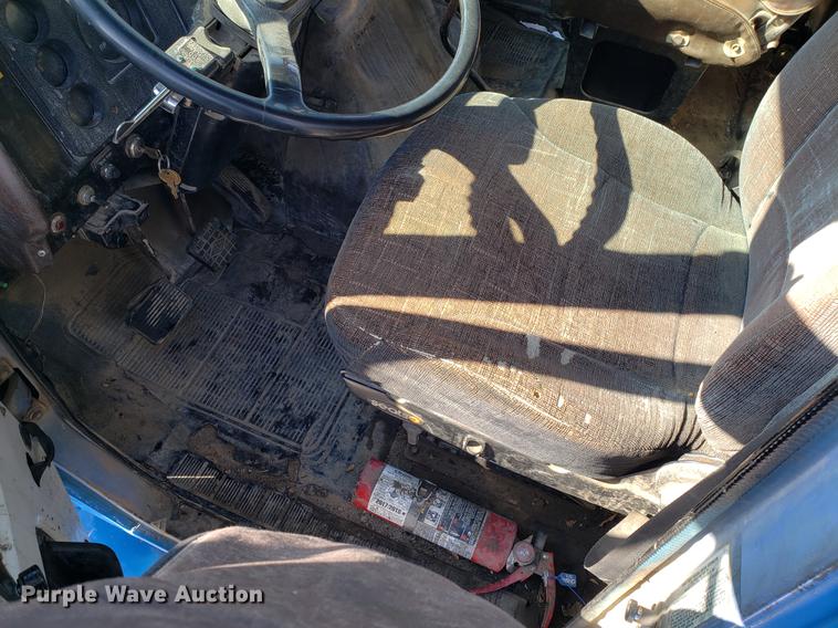 image for item DD3947 1986 International 1954 dump truck