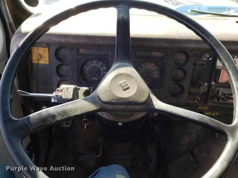 image for item DD3947 1986 International 1954 dump truck