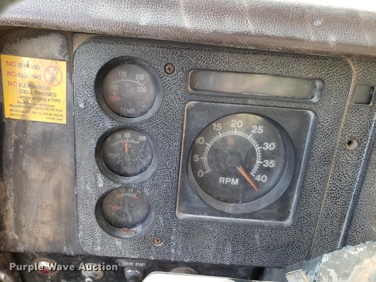 image for item DD3947 1986 International 1954 dump truck