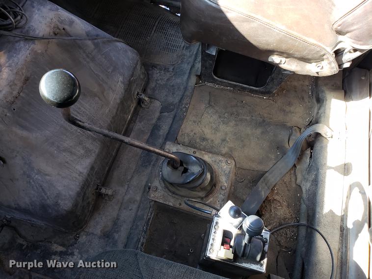 image for item DD3947 1986 International 1954 dump truck