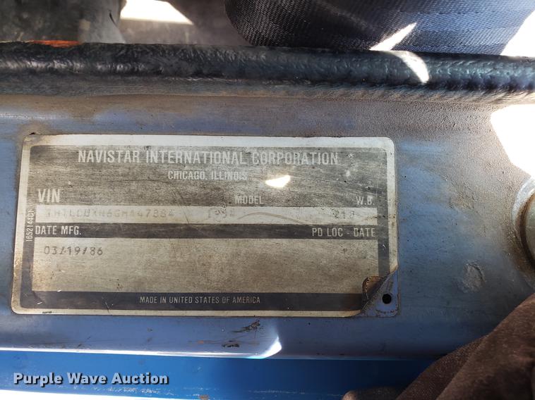 image for item DD3947 1986 International 1954 dump truck